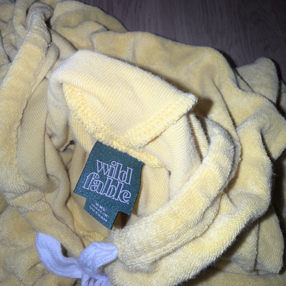 Yellow Hoodie‎ - Picture 3 of 5